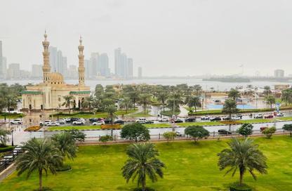 عمارة بالكامل - 8 غرف نوم - 8 حمامات للبيع في المجاز 2 - المجاز - الشارقة