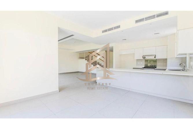 74252311 - Property Image 2