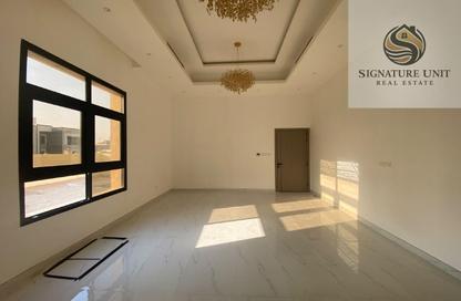 Villa - 5 - 7 for rent in Wadi Alshabak - Dubai