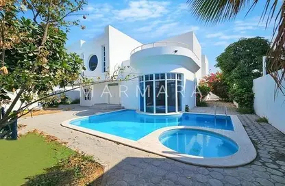 Villa - 5 Bedrooms - 6 Bathrooms for rent in Jumeirah 1 Villas - Jumeirah 1 - Jumeirah - Dubai