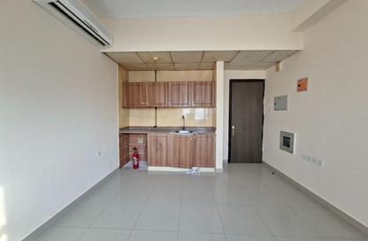 Apartment - Studio - 1 for rent in Fire Station Road - Muwaileh - Sharjah Apartment - Studio - 1 for rent in Fire Station Road - Muwaileh - Sharjah