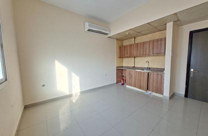 Apartment - Studio - 1 for rent in Fire Station Road - Muwaileh - Sharjah