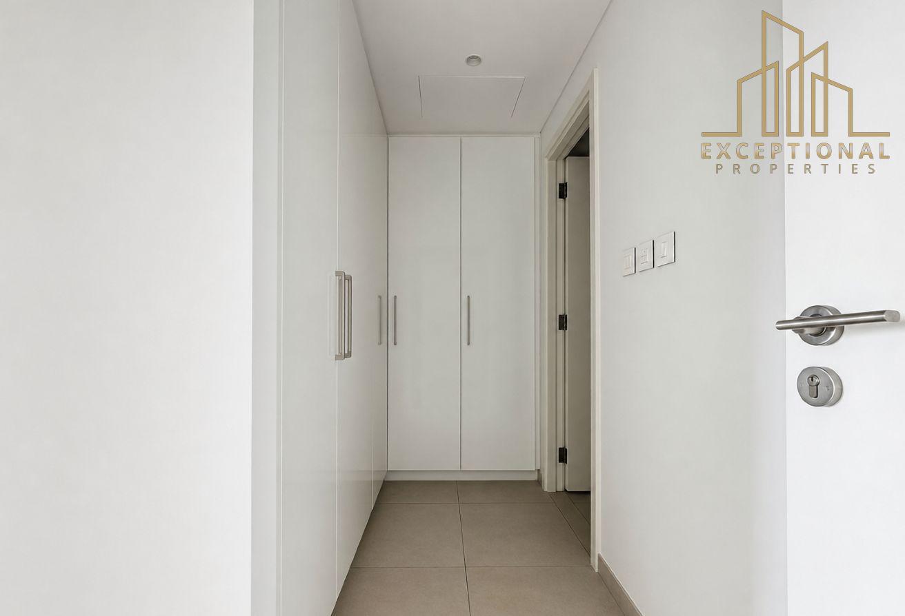 Above 40th Floor || Huge Layout || Ready to Move photo 12