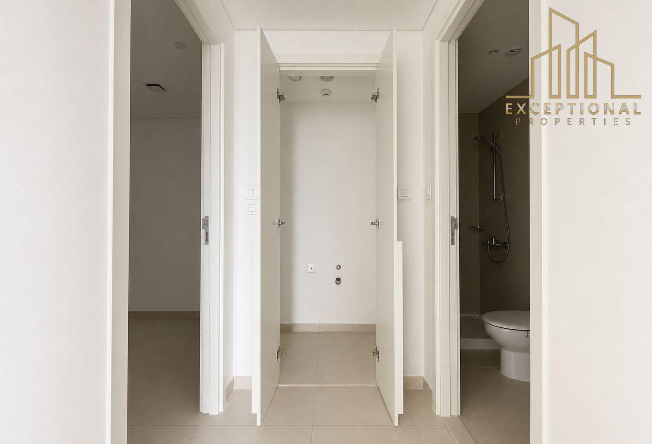Above 40th Floor || Huge Layout || Ready to Move photo 11