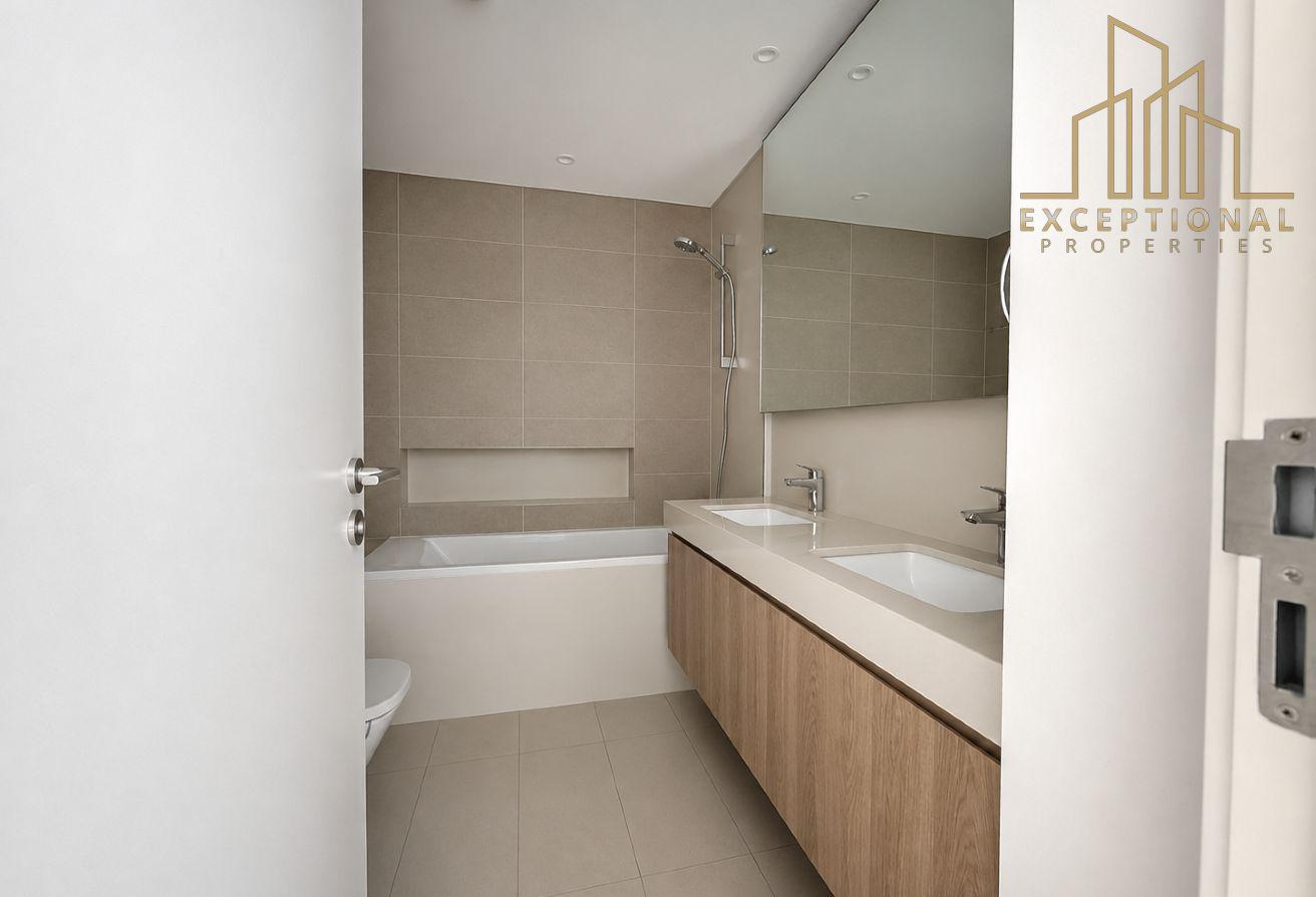 Above 40th Floor || Huge Layout || Ready to Move photo 13