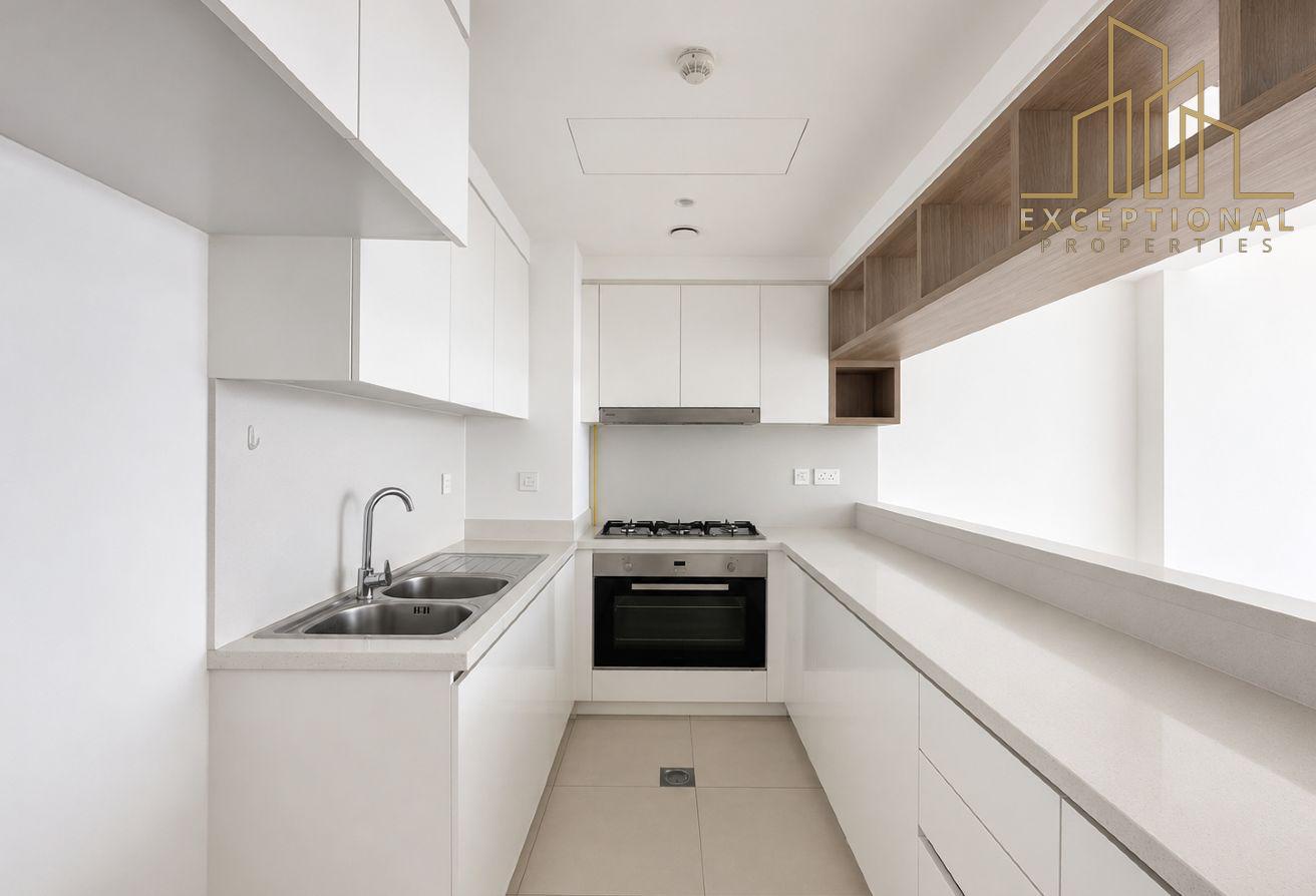 Above 40th Floor || Huge Layout || Ready to Move photo 5
