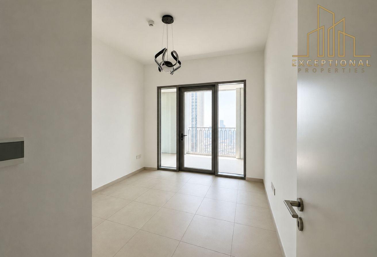 Above 40th Floor || Huge Layout || Ready to Move photo 9