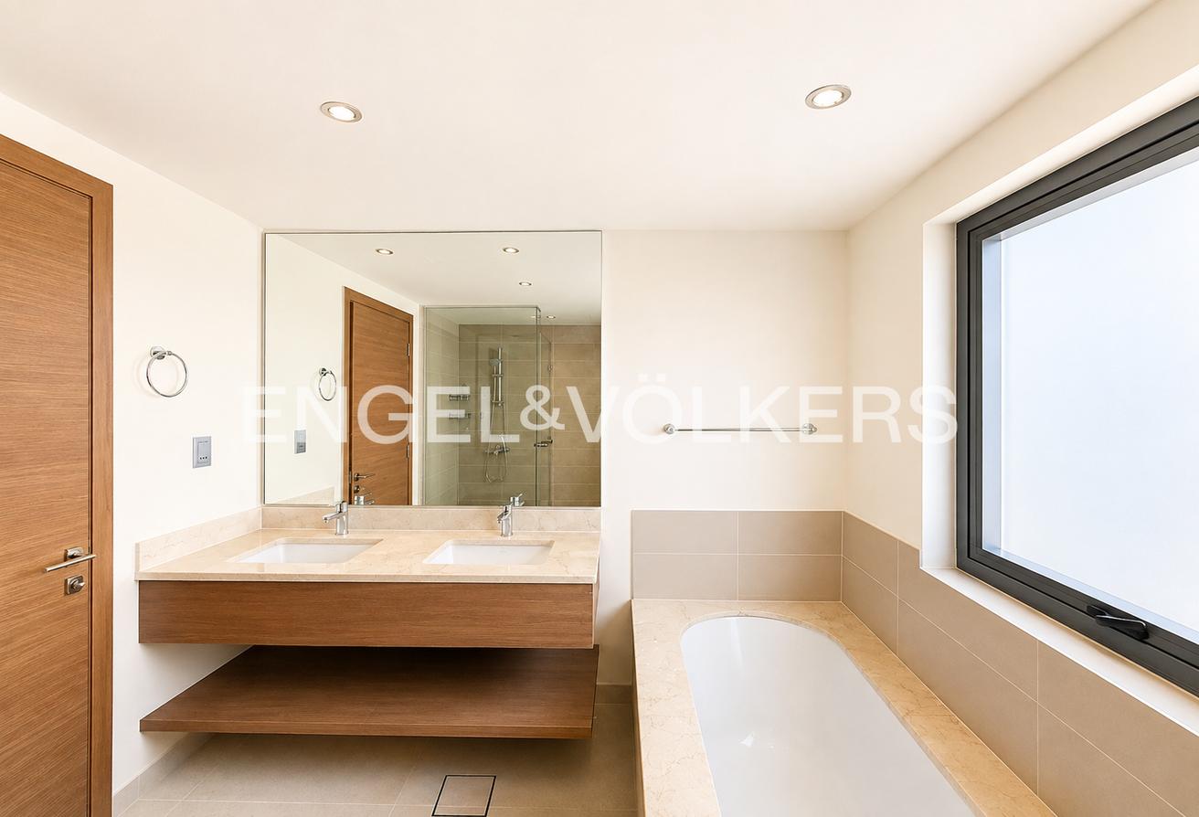 Large Plot | Vacant | Well-Maintained photo 9