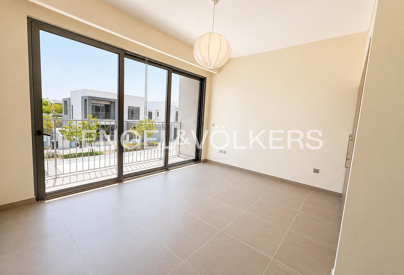 Large Plot | Vacant | Well-Maintained photo 6