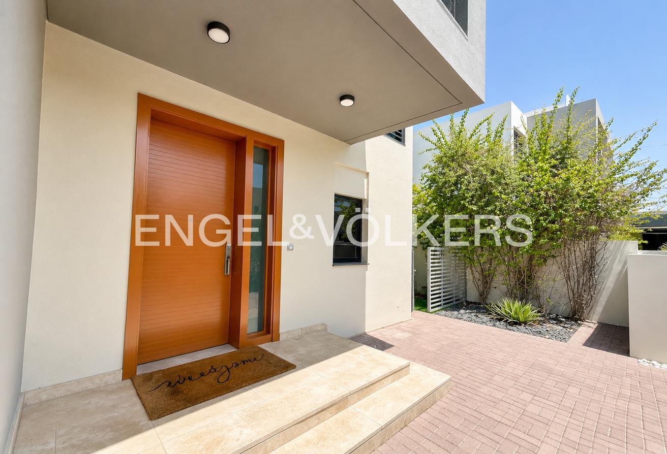 Large Plot | Vacant | Well-Maintained photo 10