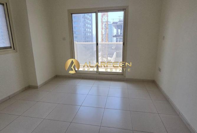Super 2BHK | Large Balcony | Closed Kitchen photo 2