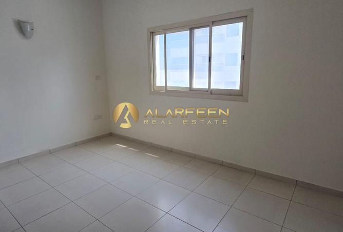 Super 2BHK | Large Balcony | Closed Kitchen photo 3