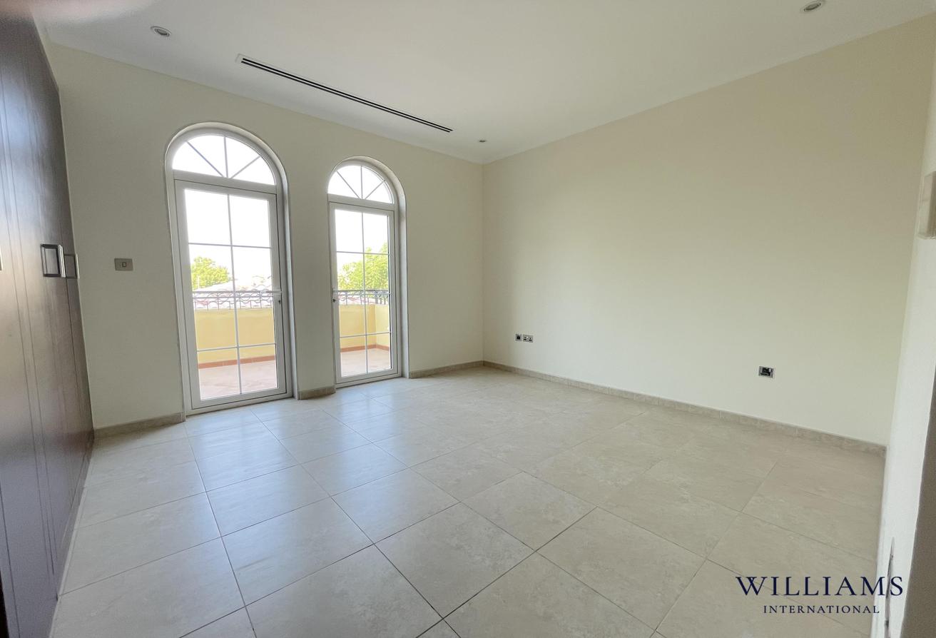 PRIVATE POOL | EXTENDED | FOURTH BEDROOM | VACANT photo 6