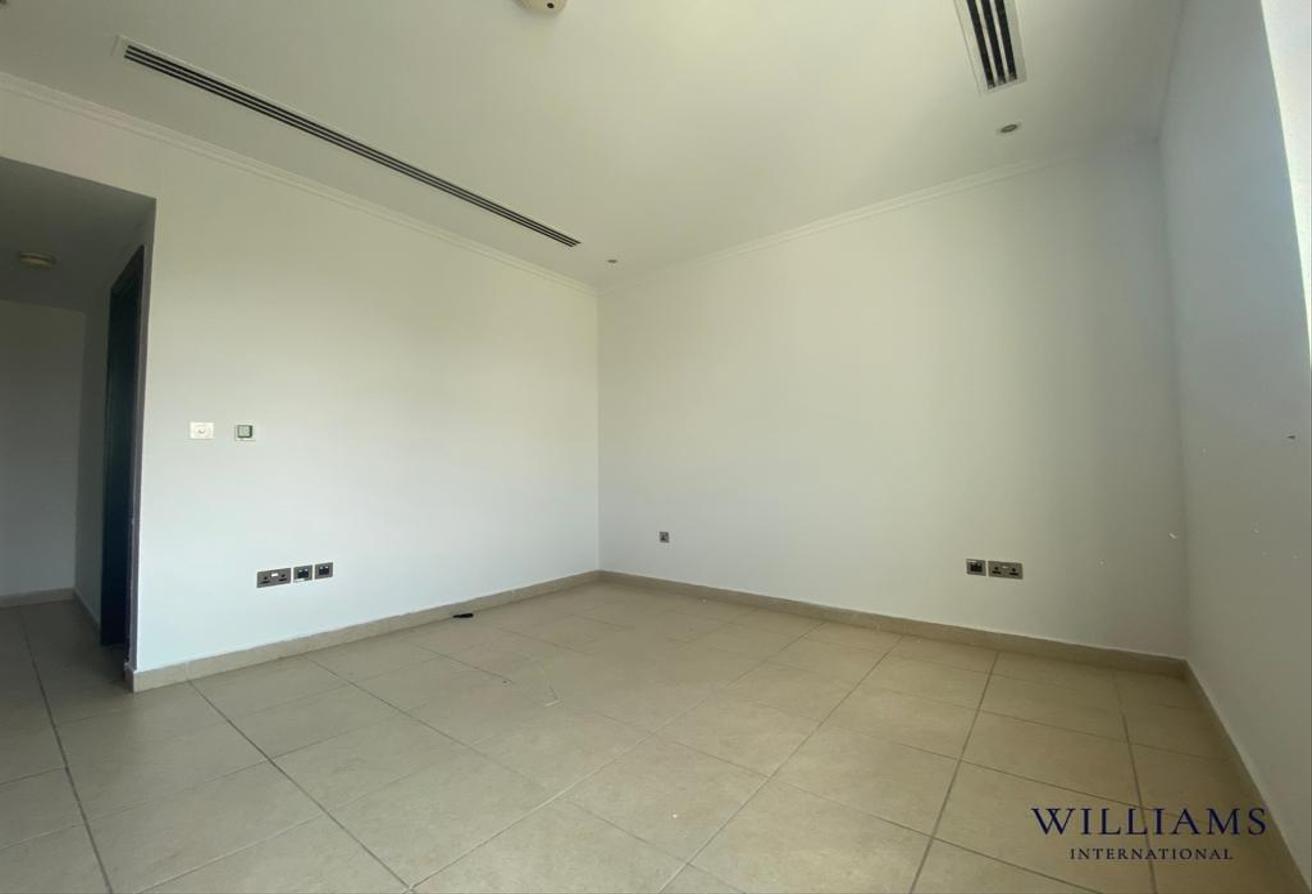 PRIVATE POOL | EXTENDED | FOURTH BEDROOM | VACANT photo 10
