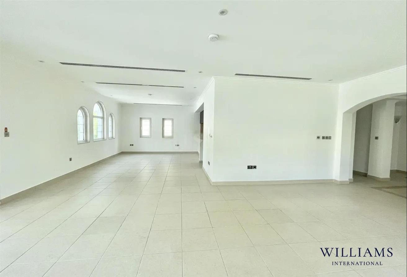 PRIVATE POOL | EXTENDED | FOURTH BEDROOM | VACANT photo 4
