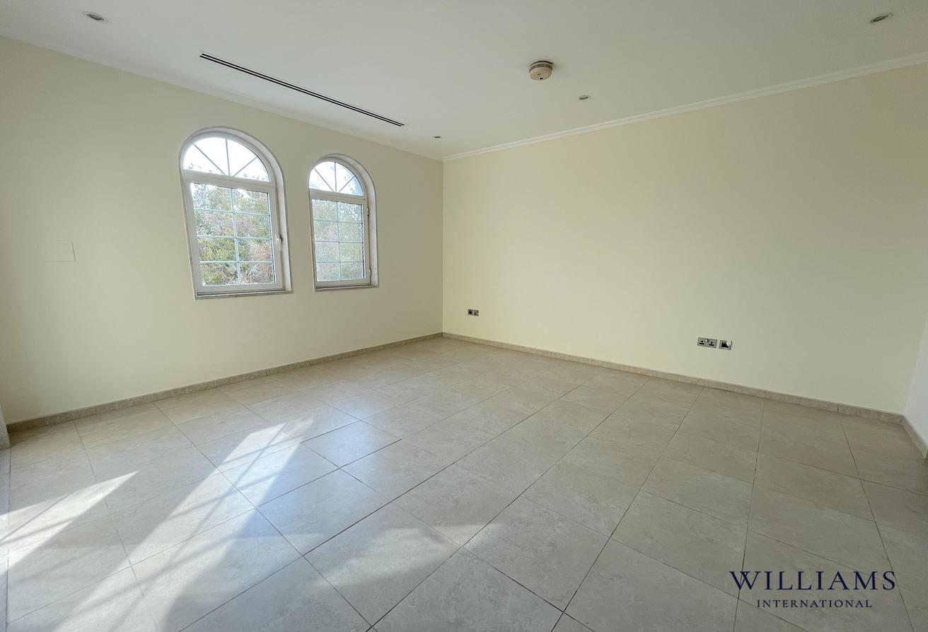 PRIVATE POOL | EXTENDED | FOURTH BEDROOM | VACANT photo 9