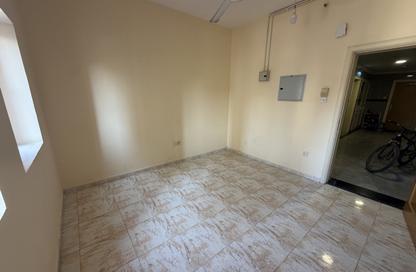 Apartment - Studio - 1 for rent in Talal Building - Al Mujarrah - Sharjah Apartment - Studio - 1 for rent in Talal Building - Al Mujarrah - Sharjah