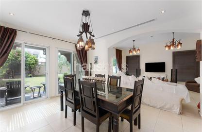 فيلا - 2 غرف نوم - 3 حمامات للبيع في فيلات طراز عربي - مثلث قرية جميرا - دبي