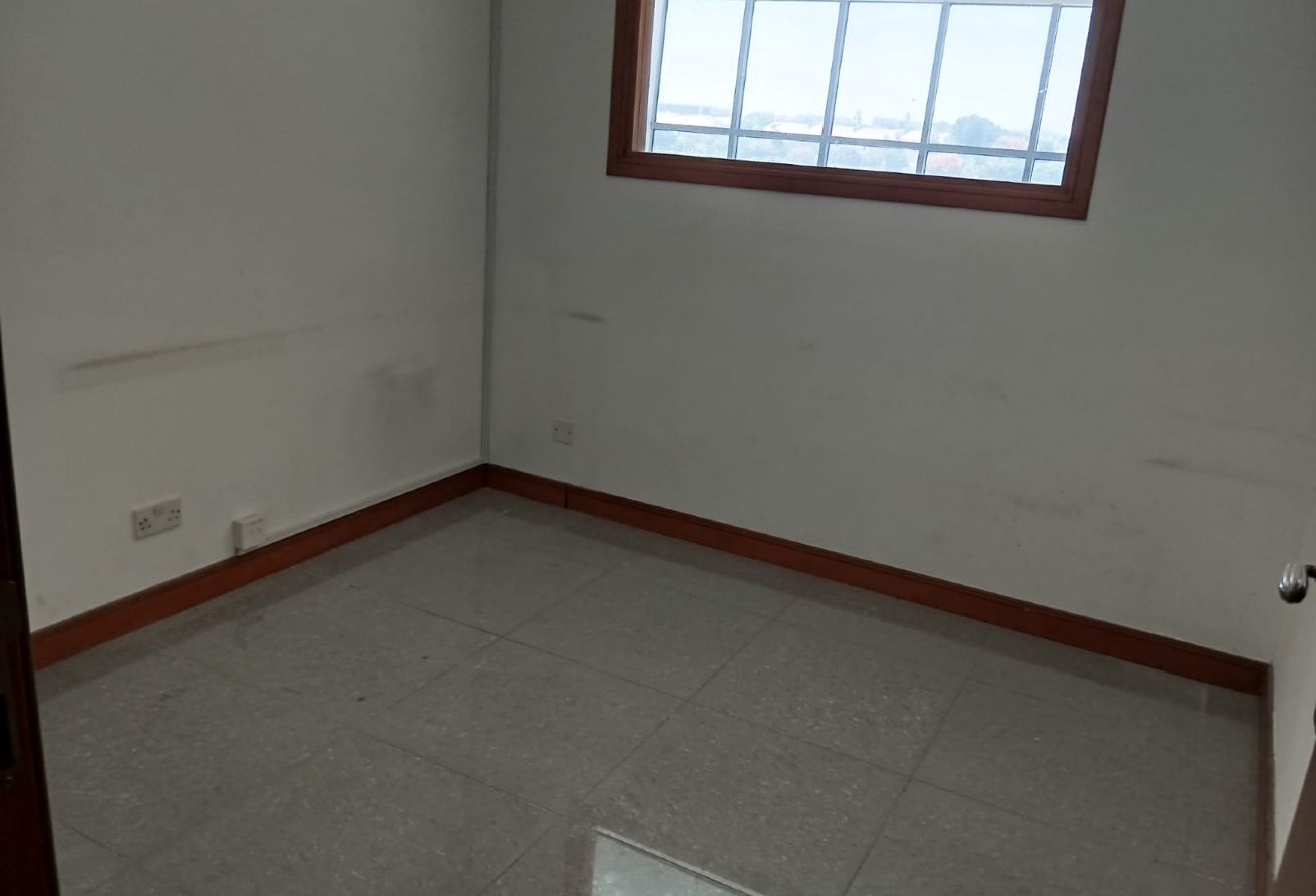 AMAZING SHOWROOM | NEAR METRO |READY FOR OCCUPANCY gallery image