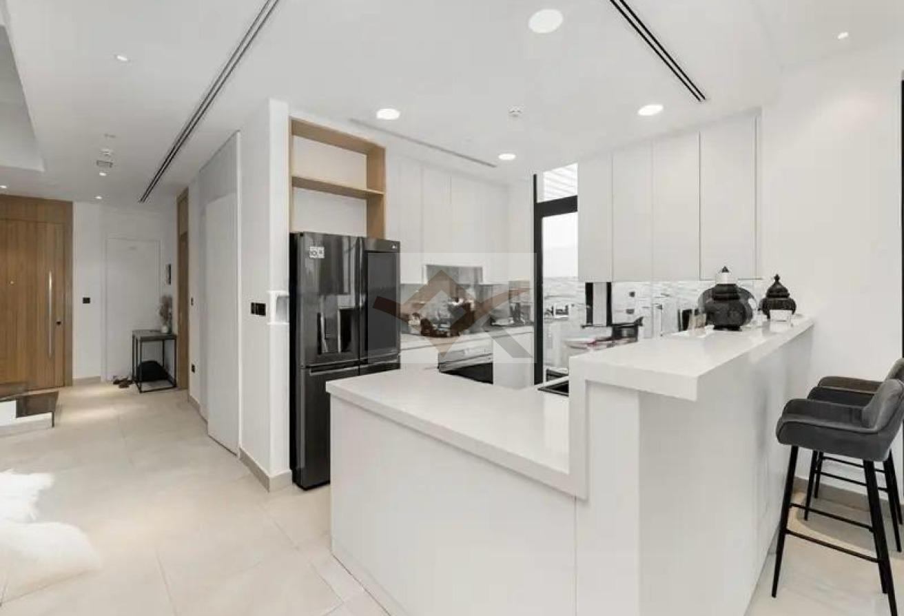 Bright & Spacious |Private Pool |Vacant photo 6