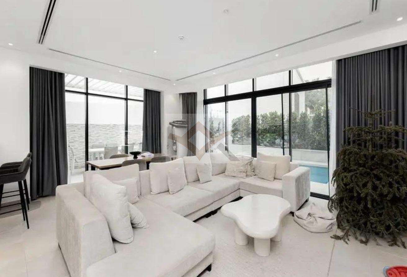 Bright & Spacious |Private Pool |Vacant photo 3