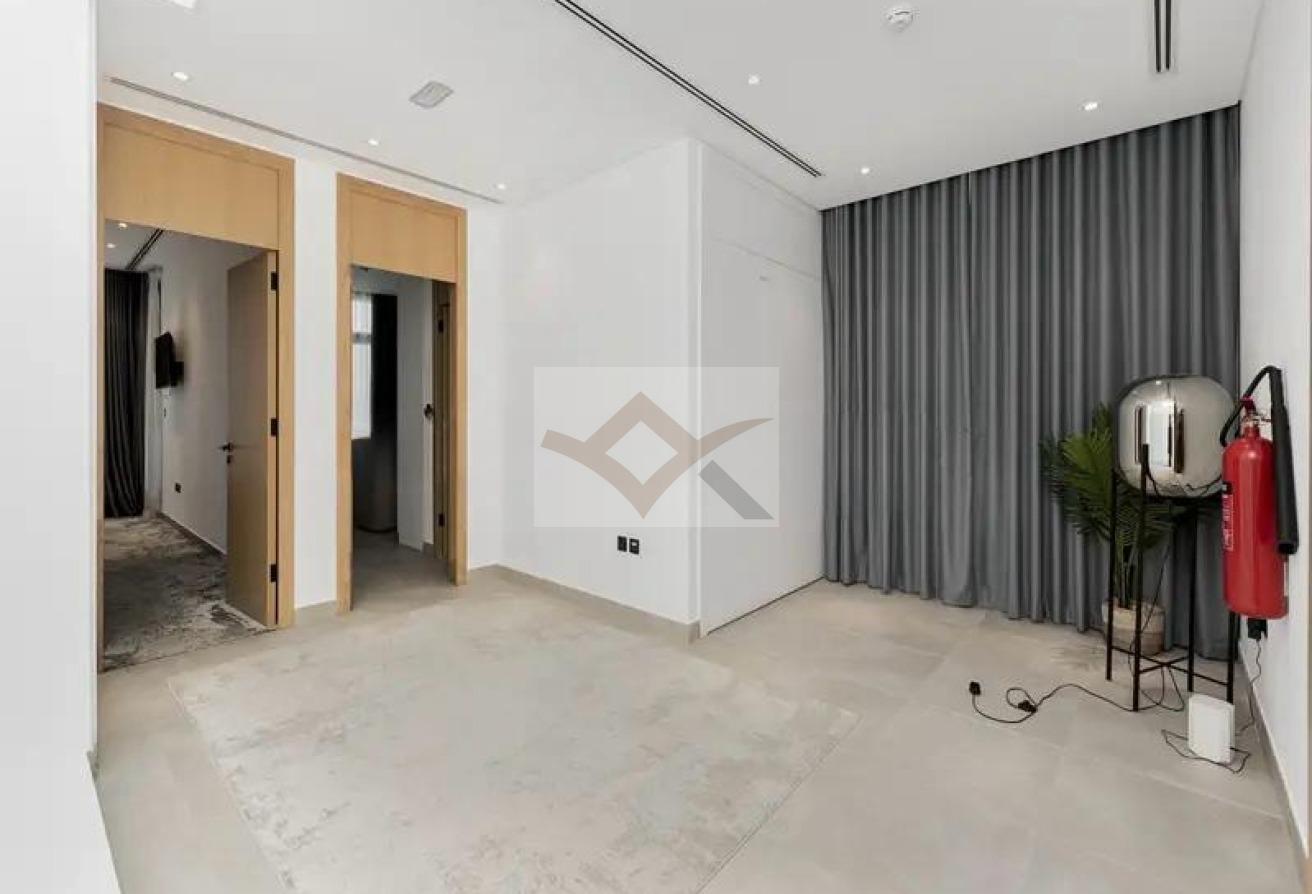 Bright & Spacious |Private Pool |Vacant photo 9