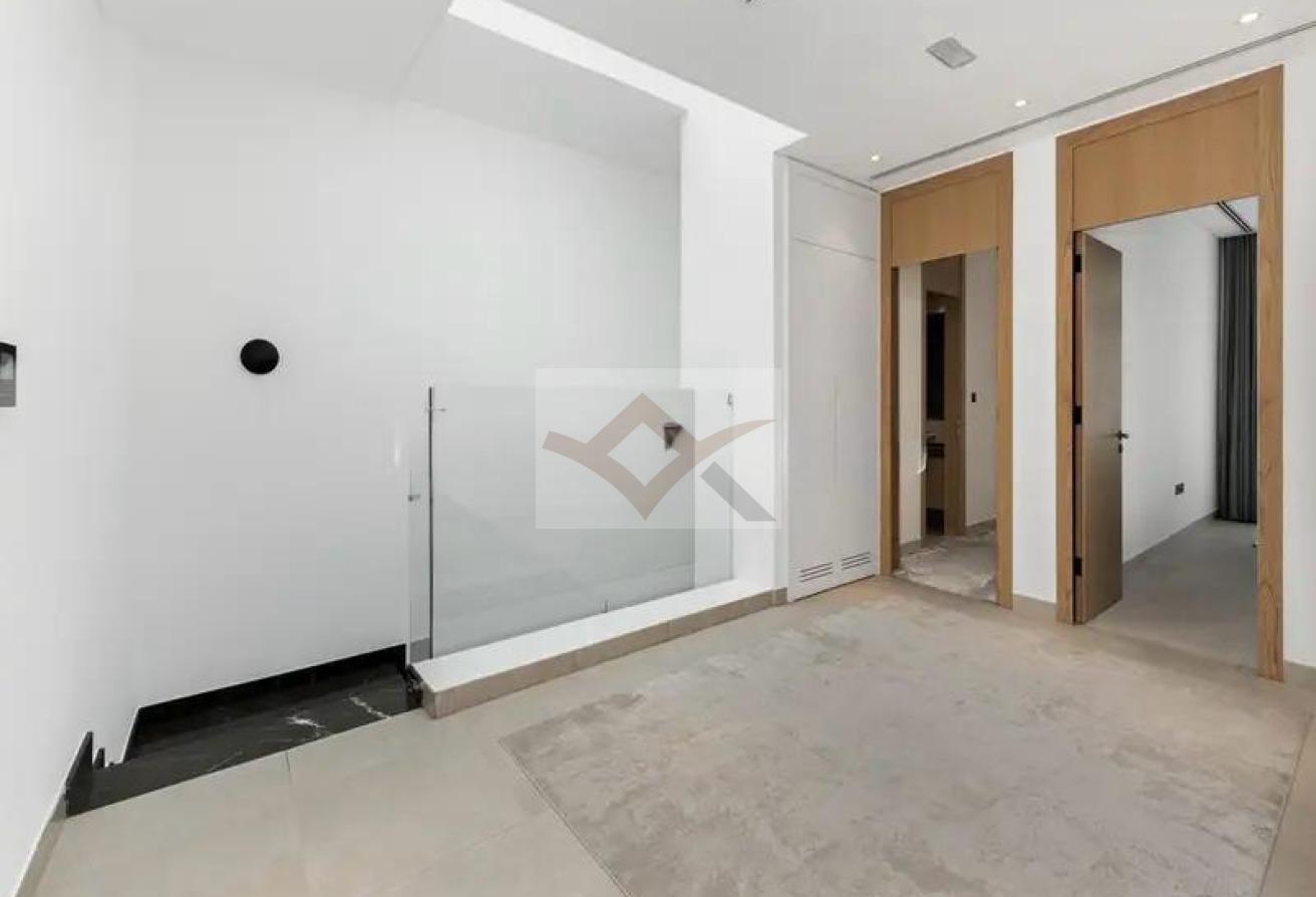 Bright & Spacious |Private Pool |Vacant photo 10