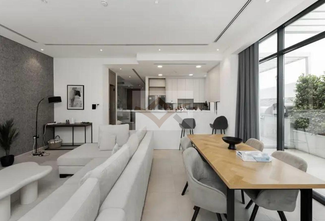 Bright & Spacious |Private Pool |Vacant photo 4