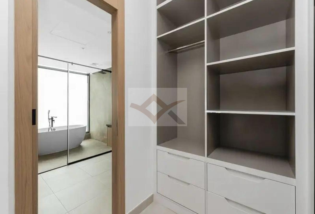 Bright & Spacious |Private Pool |Vacant photo 8