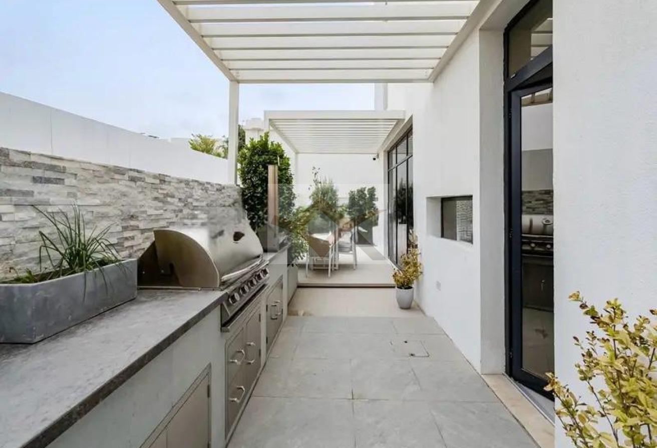 Bright & Spacious |Private Pool |Vacant photo 12