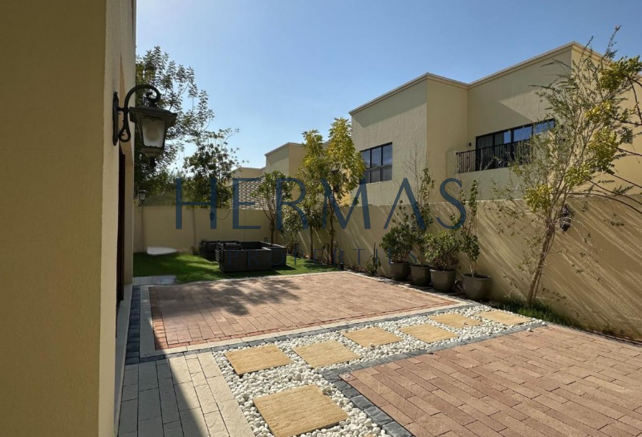 Exclusive 4BR | Upgraded & Furnished | Garden View photo 14