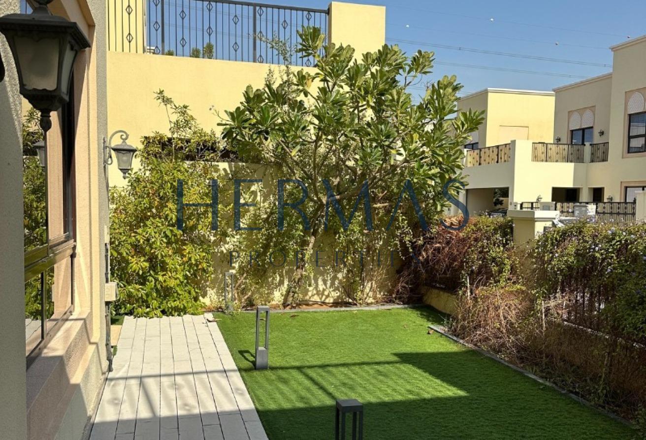 Exclusive 4BR | Upgraded & Furnished | Garden View photo 11