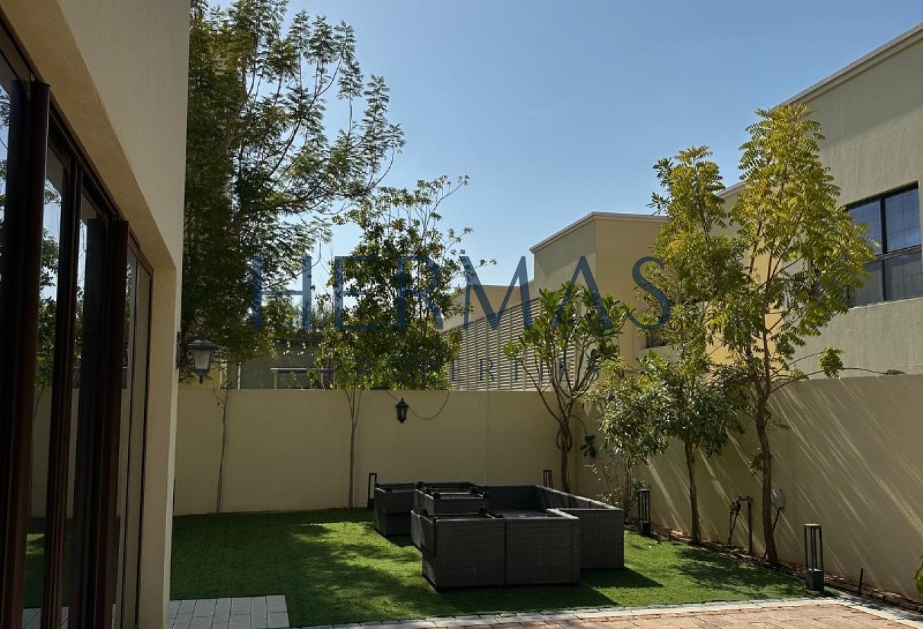 Exclusive 4BR | Upgraded & Furnished | Garden View photo 12
