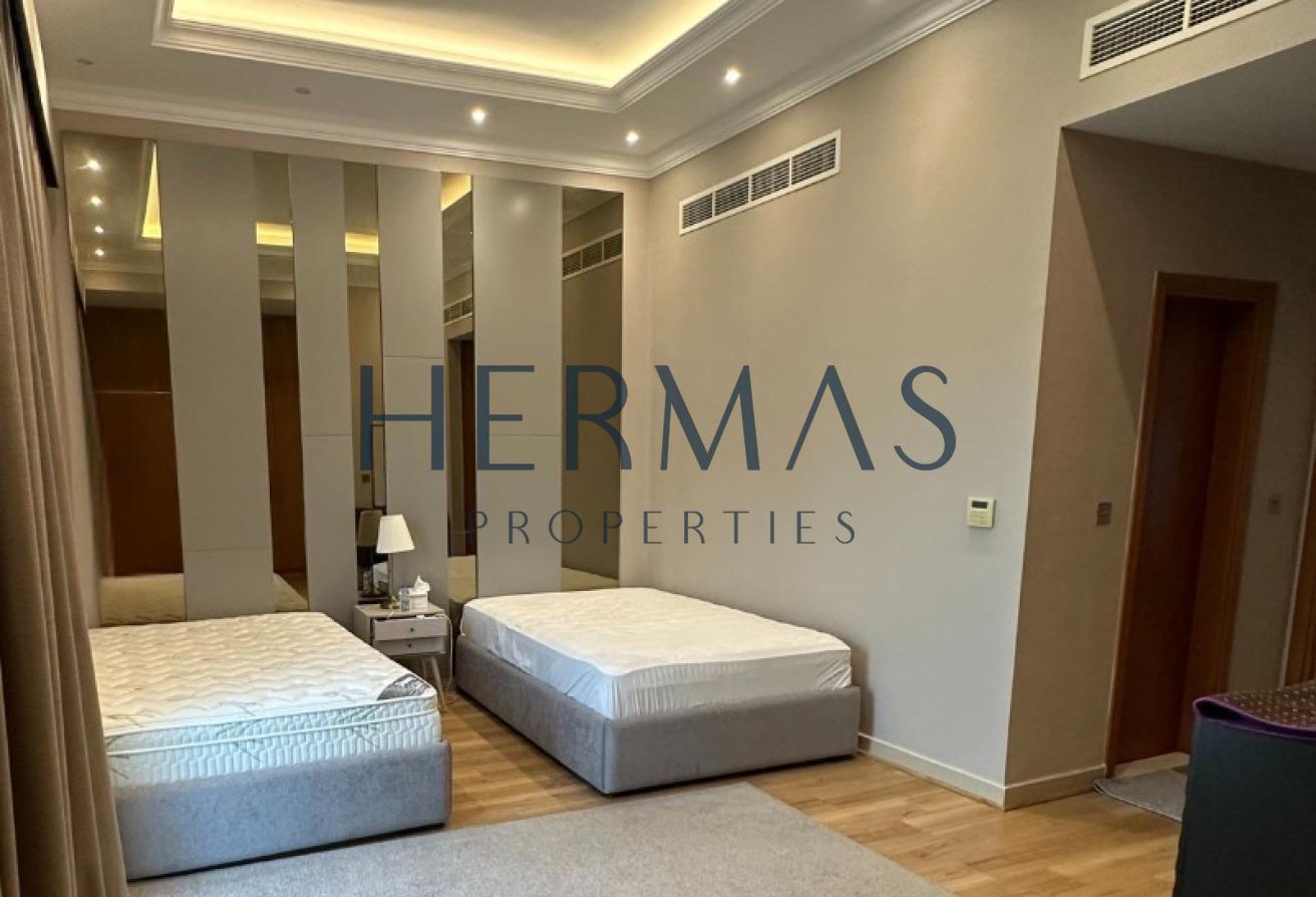 Exclusive 4BR | Upgraded & Furnished | Garden View photo 8