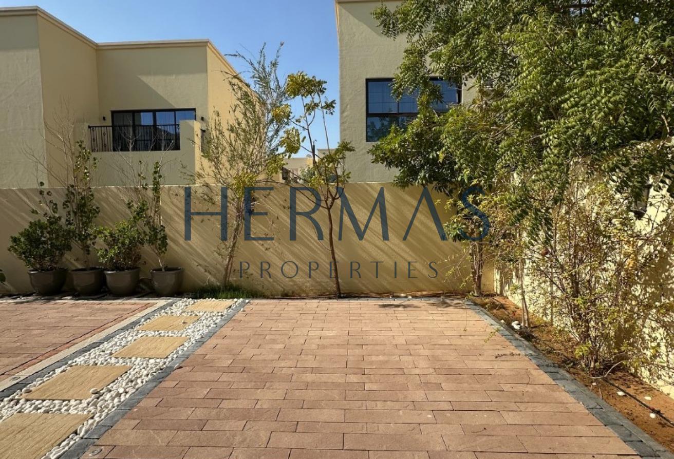 Exclusive 4BR | Upgraded & Furnished | Garden View photo 15