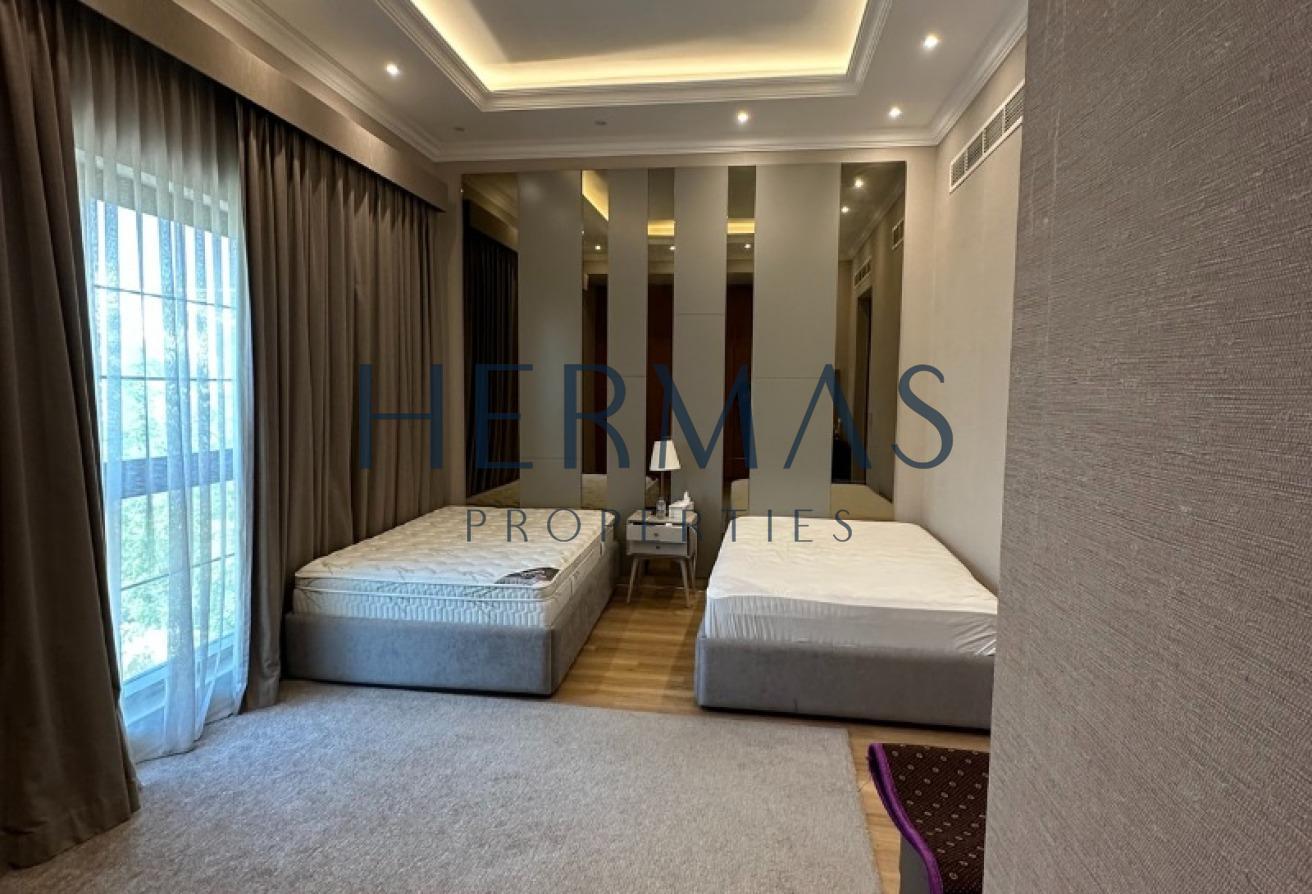 Exclusive 4BR | Upgraded & Furnished | Garden View photo 6