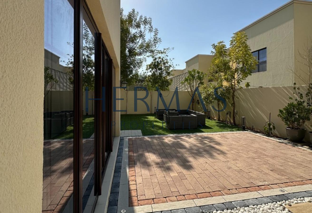 Exclusive 4BR | Upgraded & Furnished | Garden View photo 18
