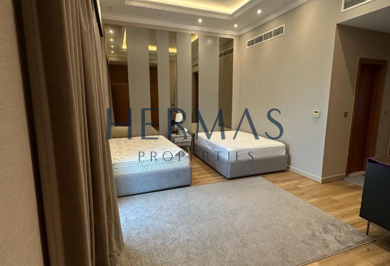 Exclusive 4BR | Upgraded & Furnished | Garden View photo 7