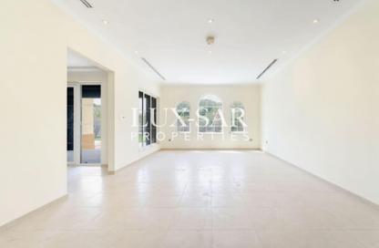 Villa - 3 Bedrooms - 5 Bathrooms for rent in District 6 - Jumeirah Park - Dubai