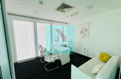 مكتب - استوديو - 1 حمام للايجار في القمة - الخليج التجاري - دبي
