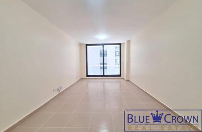 Apartment - Studio - 1 for rent in Golden Sands 6 - Al Mankhool - Bur Dubai - Dubai Apartment - Studio - 1 for rent in Golden Sands 6 - Al Mankhool - Bur Dubai - Dubai