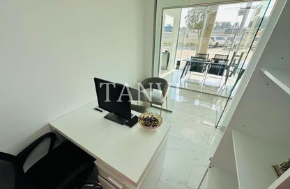 Office Space - Studio - 1 Bathroom for rent in Reem Residency - Al Karama - Dubai