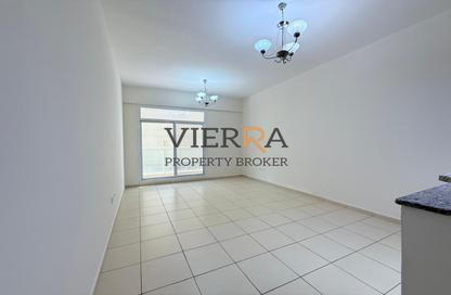 Apartment - 1 - 2 for rent in Mazaya 8 - Queue Point - Liwan - Dubai