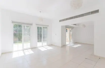 Villa - 3 Bedrooms - 4 Bathrooms for rent in Springs 11 - The Springs - Dubai