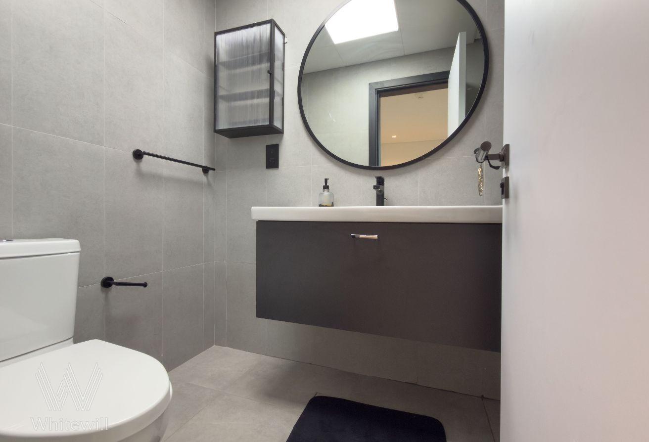 Burj Khalifa and Canal View|Fully Furnished|Vacant photo 12