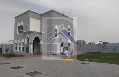 Villa - 4 Bedrooms - 6 Bathrooms for rent in Al Aweer 1 - Al Aweer - Dubai