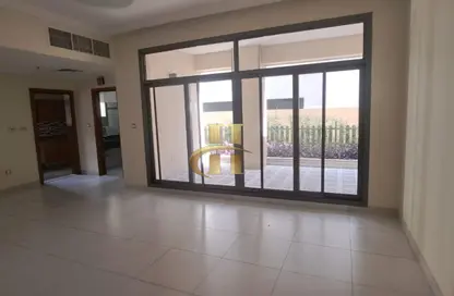 دوبلكس - 2 غرف نوم - 3 حمامات للايجار في بناية الوليد - الضاحية 13 - قرية جميرا الدائرية - دبي