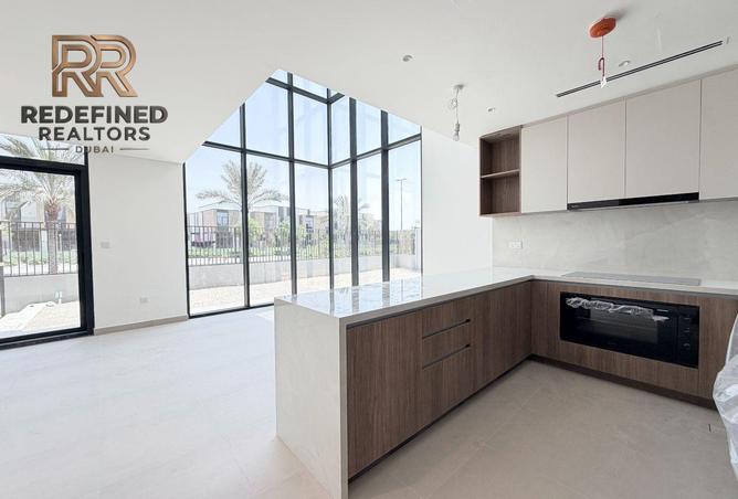 Double volume ceiling | 4 Bed + Maids | Brand new photo 3