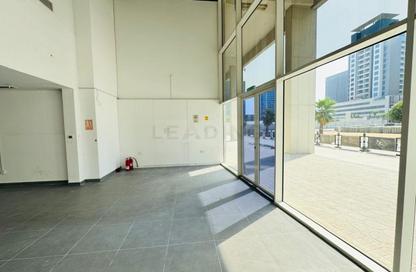 Retail - Studio - 1 Bathroom for rent in Capital Golden Tower - Business Bay - Dubai