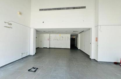 Retail - Studio - 1 Bathroom for rent in Capital Golden Tower - Business Bay - Dubai